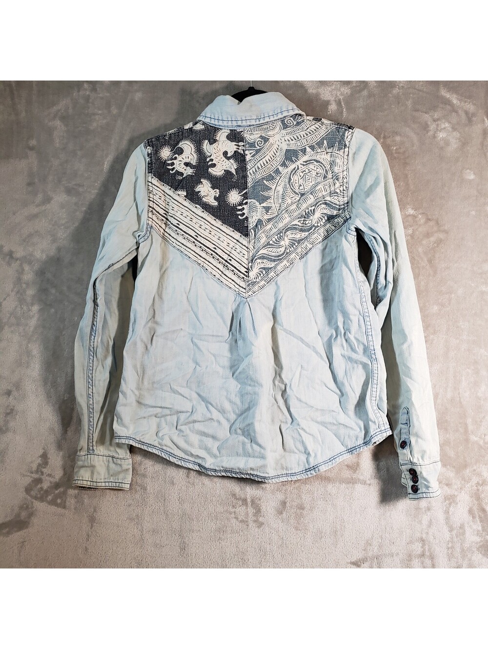 Free People XS Blue Denim Western Paisley Button-Up Shirt Pockets - Picture 3 of 9